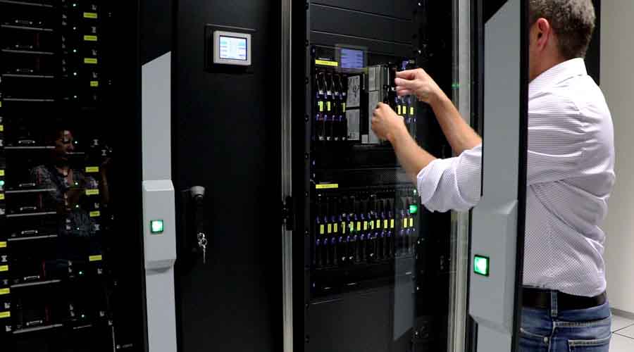 Salle des serveurs d'un datacenter Proginov en France