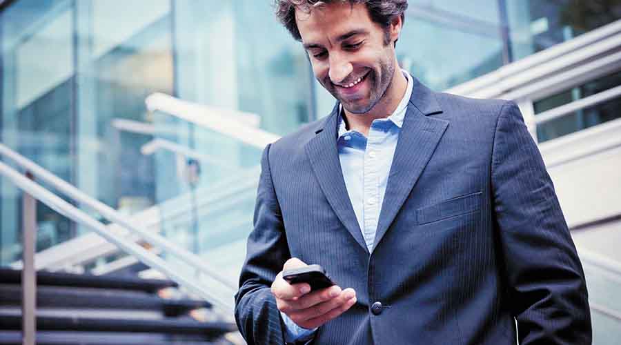 Commercial consultant ses messages sur mobile